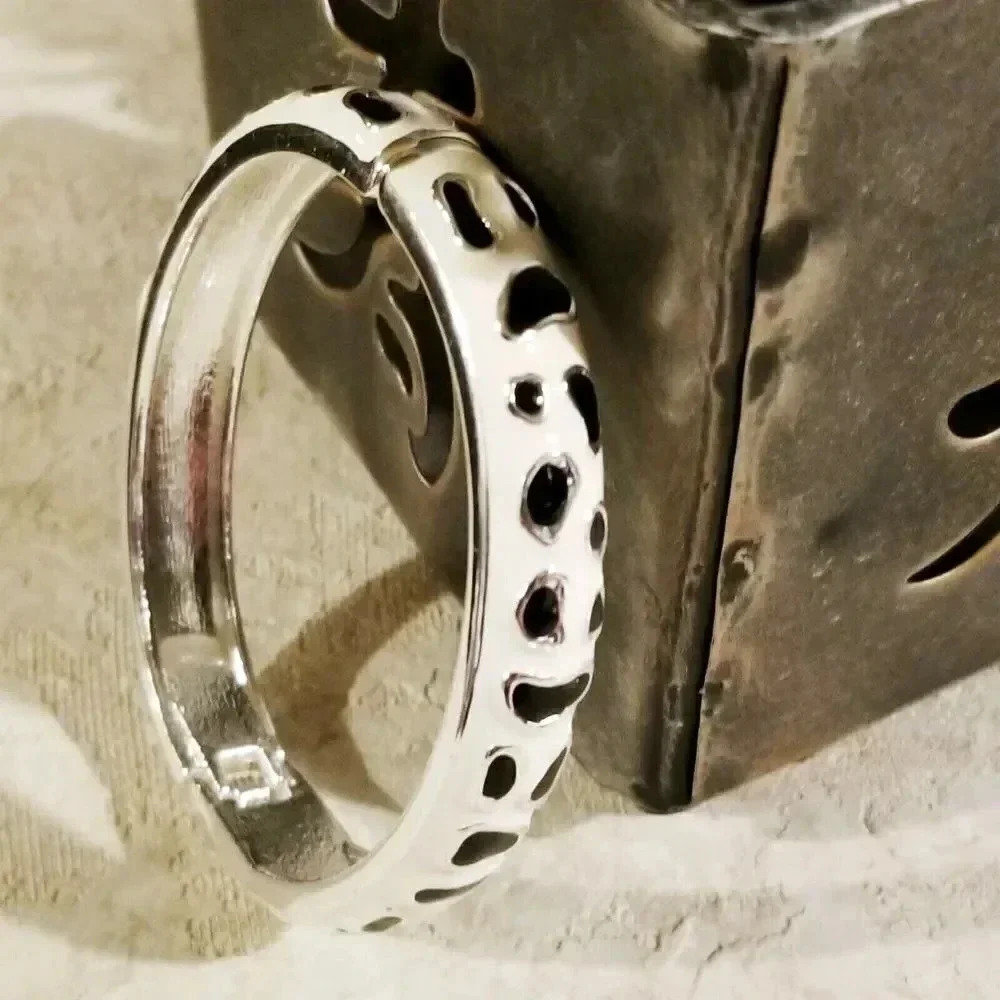 Animal Print Enameled Art Deco Hinged Bangle Bracelet White Black Silver - Picture 4 of 6